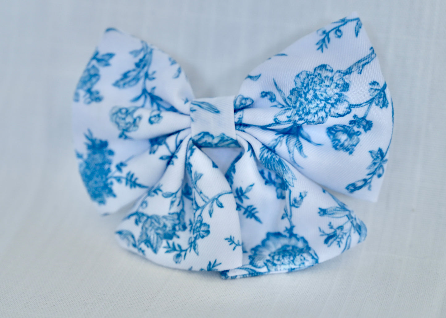 Toile Bow