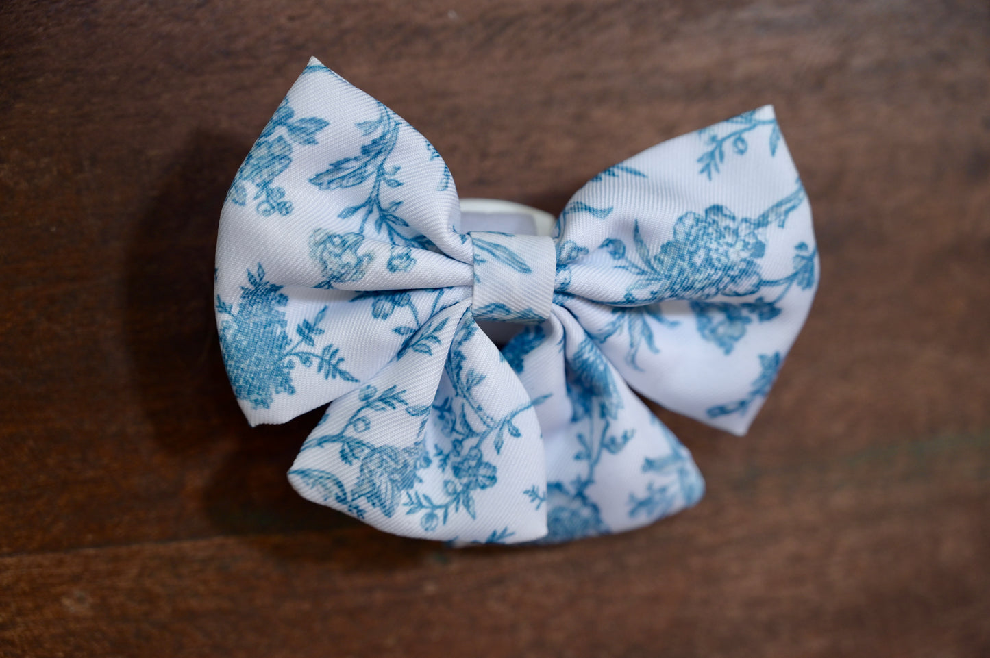 Toile Bow